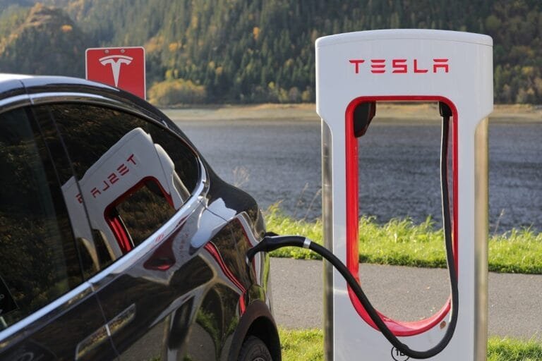 Tesla-Superchargeur.jpg